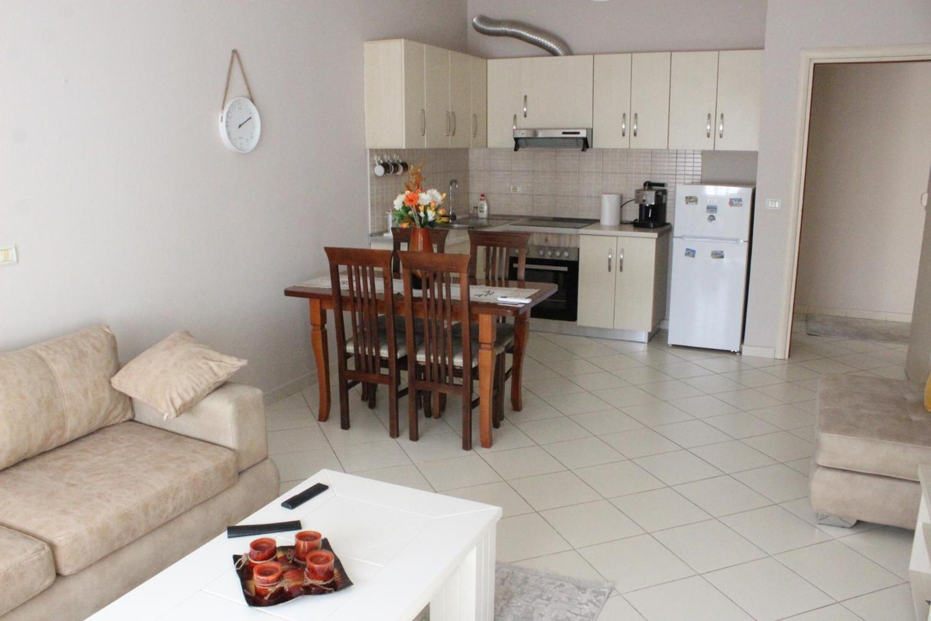 Sunrise Apartment Near The Center 地拉那 外观 照片