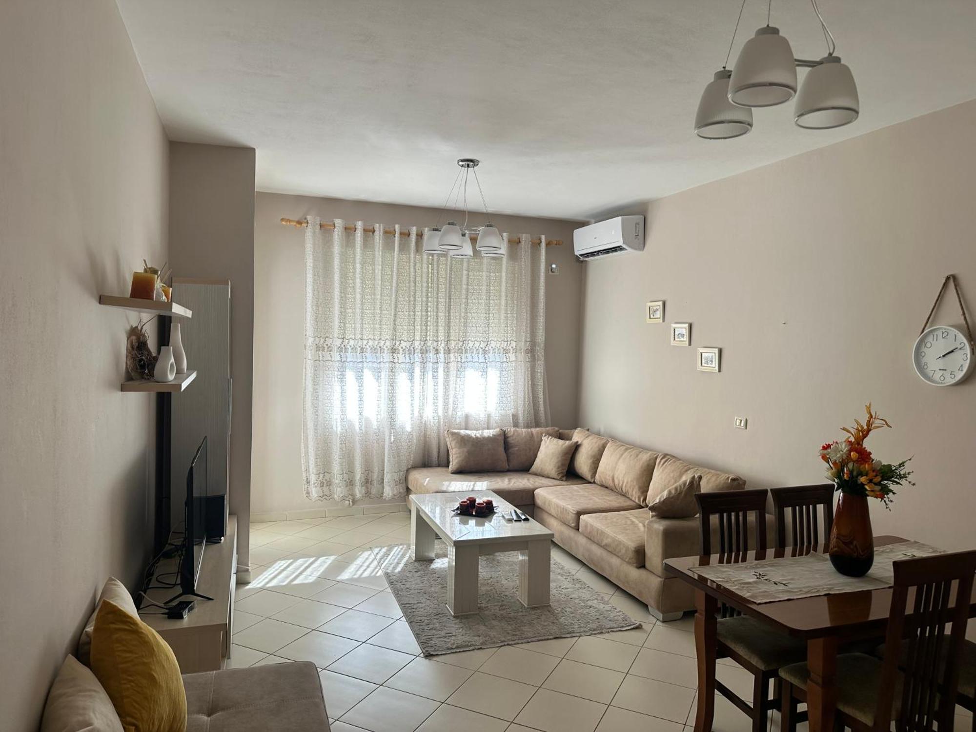 Sunrise Apartment Near The Center 地拉那 外观 照片